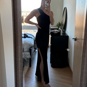 Floor length one shoulder bridesmaid/wedding guest dress